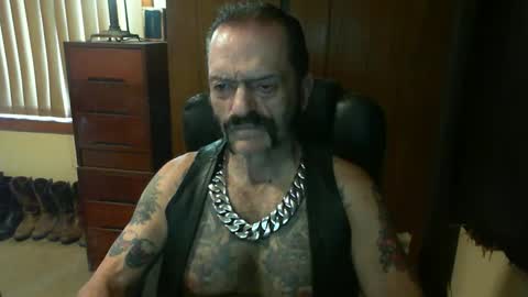 Snapshot of leathergreaser chatting on January 28, 10:12 pm leathergreaser online show from January 28, 10:12 pm