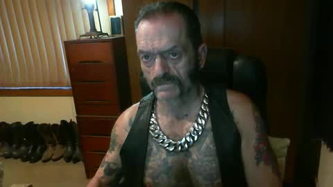 Snapshot of leathergreaser chatting on January 1, 7:21 pm leathergreaser online show from January 1, 7:21 pm