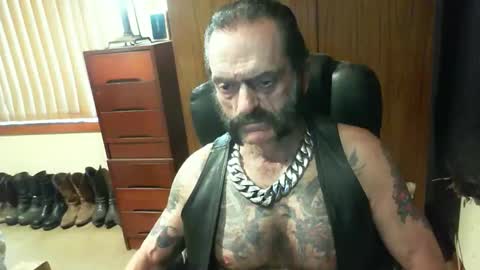 Snapshot of leathergreaser chatting on December 7, 8:11 am leathergreaser online show from December 7, 8:11 am