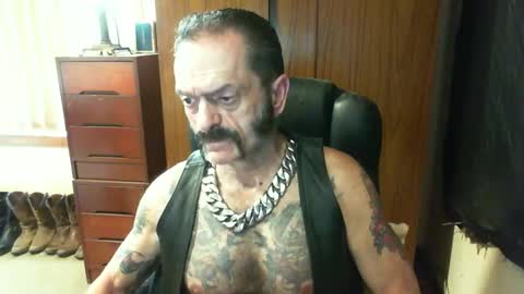 Snapshot of leathergreaser chatting on January 10, 5:58 am leathergreaser online show from January 10, 5:58 am