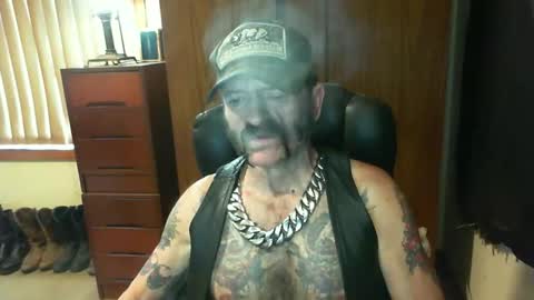 Snapshot of leathergreaser chatting on March 11, 12:11 am leathergreaser online show from March 11, 12:11 am