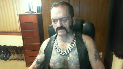 Snapshot of leathergreaser chatting on January 3, 1:25 pm leathergreaser online show from January 3, 1:25 pm