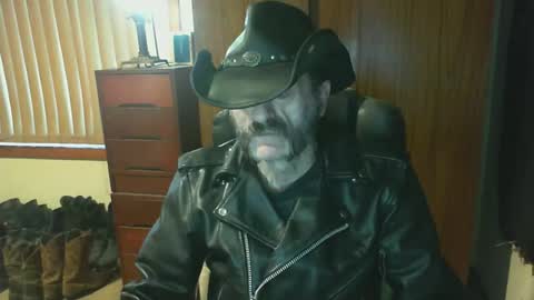leathergreaser online show from June 15, 9:29 pm