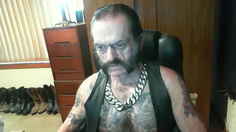 Snapshot of leathergreaser chatting on December 8, 7:37 am leathergreaser online show from December 8, 7:37 am