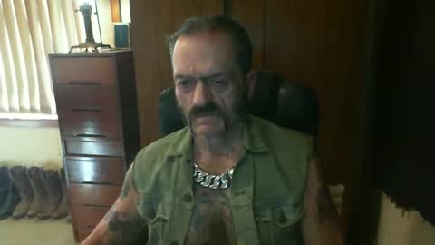 Snapshot of leathergreaser chatting on February 24, 6:05 am leathergreaser online show from February 24, 6:05 am