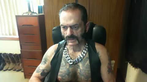 Snapshot of leathergreaser chatting on January 10, 11:18 pm leathergreaser online show from January 10, 11:18 pm
