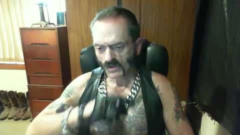 Snapshot of leathergreaser chatting on March 1, 8:14 am leathergreaser online show from March 1, 8:14 am