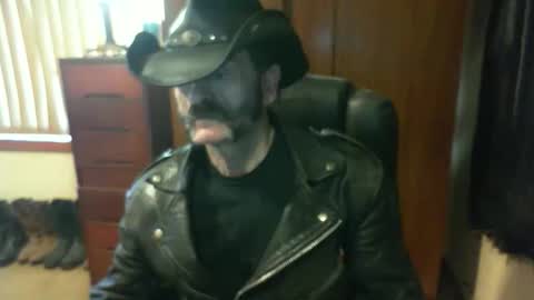 Snapshot of leathergreaser chatting on September 11, 11:59 pm leathergreaser online show from September 11, 11:59 pm