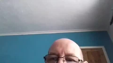 Snapshot of leatherpants68 chatting on October 3, 7:02 am leatherpants68 online show from October 3, 7:02 am