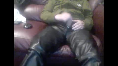 Snapshot of leatherpants68 chatting on September 27, 8:50 pm leatherpants68 online show from September 27, 8:50 pm