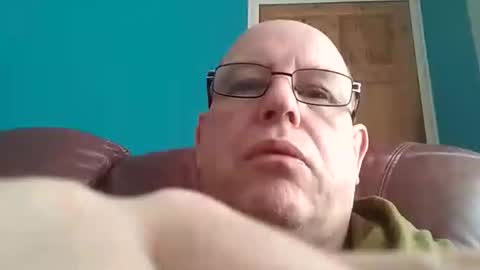 Snapshot of leatherpants68 chatting on October 12, 8:52 am leatherpants68 online show from October 12, 8:52 am