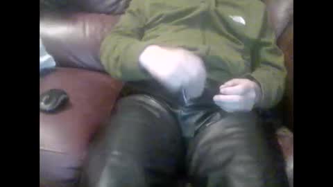 Snapshot of leatherpants68 chatting on October 1, 7:40 pm leatherpants68 online show from October 1, 7:40 pm