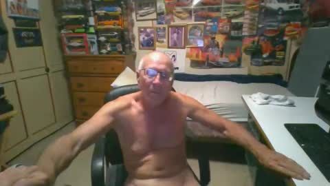 leezamm1132 online show from April 23, 4:39 am