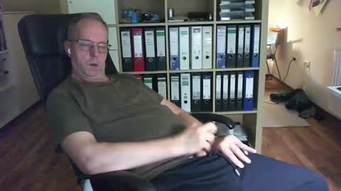 Snapshot of lefti27 chatting on October 16, 9:34 pm Dave online show from October 16, 9:34 pm