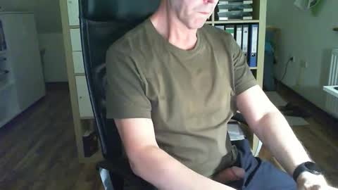Snapshot of lefti27 chatting on October 18, 4:45 pm Dave online show from October 18, 4:45 pm