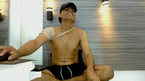 lelehott01 online show from June 25, 5:12 am