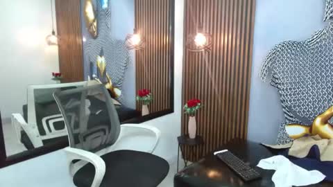 lelehott01 online show from June 29, 10:15 am