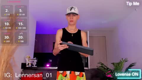 Snapshot of lennercollins_ chatting on February 5, 4:16 am Lenner INDEPENDENT MODEL online show from February 5, 4:16 am