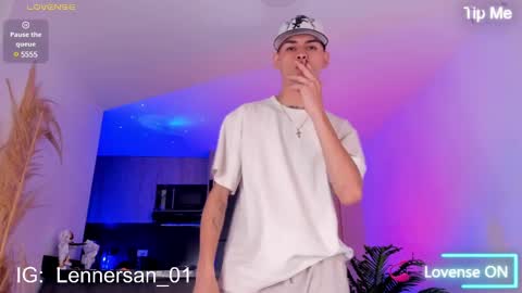 Snapshot of lennercollins_ chatting on February 11, 10:39 pm Lenner INDEPENDENT MODEL online show from February 11, 10:39 pm