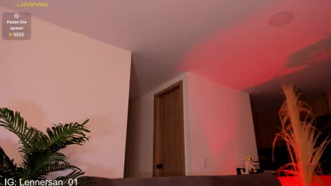 Snapshot of lennercollins_ chatting on March 9, 1:04 am Lenner INDEPENDENT MODEL online show from March 9, 1:04 am