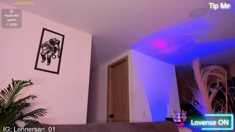 Snapshot of lennercollins_ chatting on March 11, 3:59 am Lenner INDEPENDENT MODEL online show from March 11, 3:59 am