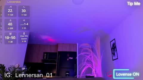 Snapshot of lennercollins_ chatting on February 19, 6:00 am Lenner INDEPENDENT MODEL online show from February 19, 6:00 am