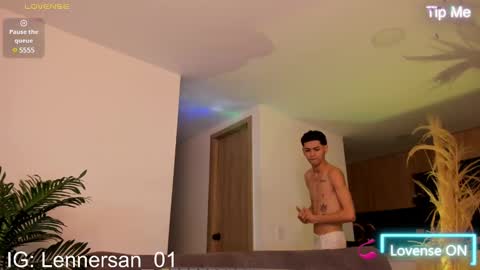 Snapshot of lennercollins_ chatting on February 25, 4:24 am Lenner INDEPENDENT MODEL online show from February 25, 4:24 am