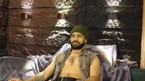 Snapshot of leo_diaz01 chatting on October 21, 12:58 am Leo  Diaz online show from October 21, 12:58 am