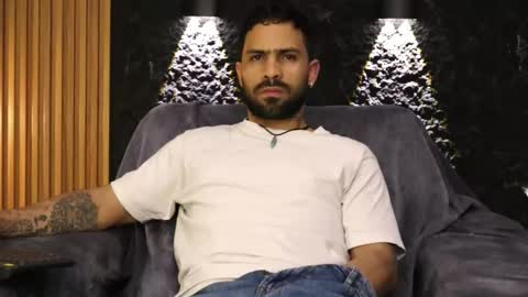 Leo  Diaz online show from February 14, 3:45 am