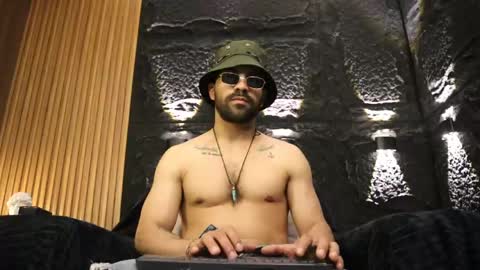 Leo  Diaz online show from April 26, 12:30 am