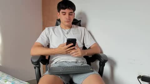 Snapshot of leo_jones389 chatting on February 6, 10:00 pm Leo Jones online show from February 6, 10:00 pm