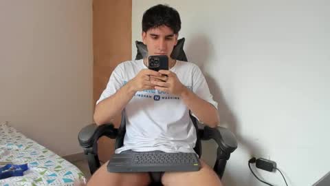 Snapshot of leo_jones389 chatting on March 11, 4:51 pm Leo Jones online show from March 11, 4:51 pm