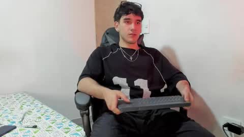 Snapshot of leo_jones389 chatting on December 4, 12:08 am Leo Jones online show from December 4, 12:08 am
