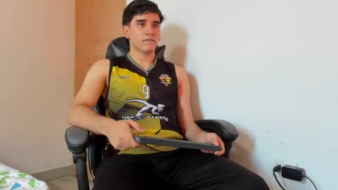 Snapshot of leo_jones389 chatting on January 30, 6:43 pm Leo Jones online show from January 30, 6:43 pm