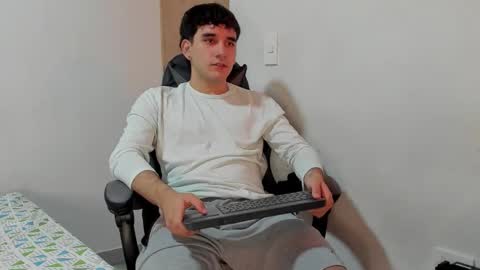 Snapshot of leo_jones389 chatting on December 6, 1:29 am Leo Jones online show from December 6, 1:29 am