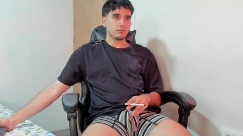 Snapshot of leo_jones389 chatting on December 24, 10:17 pm Leo Jones online show from December 24, 10:17 pm