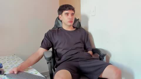 Snapshot of leo_jones389 chatting on December 5, 2:55 pm Leo Jones online show from December 5, 2:55 pm