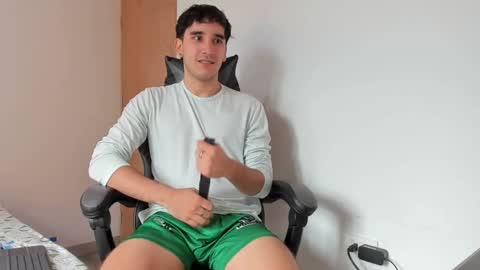 Snapshot of leo_jones389 chatting on March 6, 4:17 pm Leo Jones online show from March 6, 4:17 pm