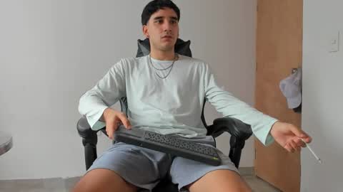 Snapshot of leo_jones389 chatting on February 19, 5:38 pm Leo Jones online show from February 19, 5:38 pm