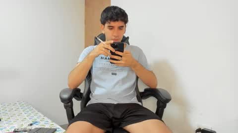 Snapshot of leo_jones389 chatting on March 4, 7:43 pm Leo Jones online show from March 4, 7:43 pm