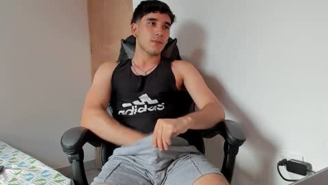 Snapshot of leo_jones389 chatting on January 9, 7:40 pm Leo Jones online show from January 9, 7:40 pm