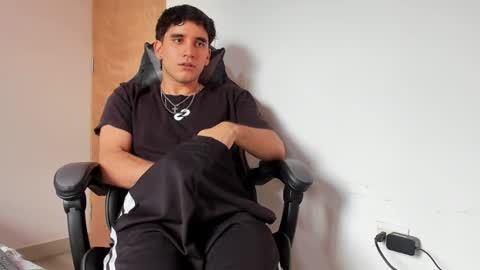 Snapshot of leo_jones389 chatting on January 31, 9:37 pm Leo Jones online show from January 31, 9:37 pm