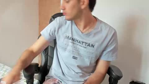 Snapshot of leo_jones389 chatting on December 31, 8:02 pm Leo Jones online show from December 31, 8:02 pm