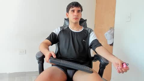 Snapshot of leo_jones389 chatting on February 17, 7:10 pm Leo Jones online show from February 17, 7:10 pm