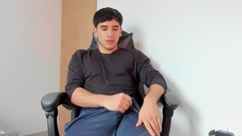Snapshot of leo_jones389 chatting on February 4, 9:20 pm Leo Jones online show from February 4, 9:20 pm