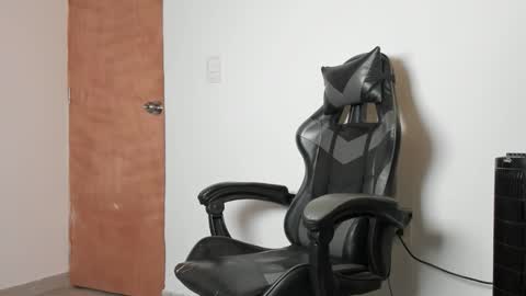 Leo Jones online show from February 20, 5:48 pm