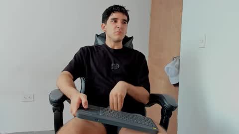Snapshot of leo_jones389 chatting on February 18, 2:49 pm Leo Jones online show from February 18, 2:49 pm
