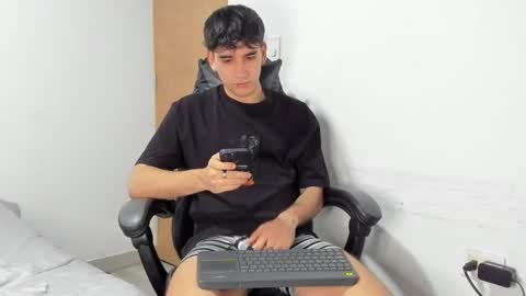 Snapshot of leo_jones389 chatting on September 16, 11:05 pm Leo Jones online show from September 16, 11:05 pm
