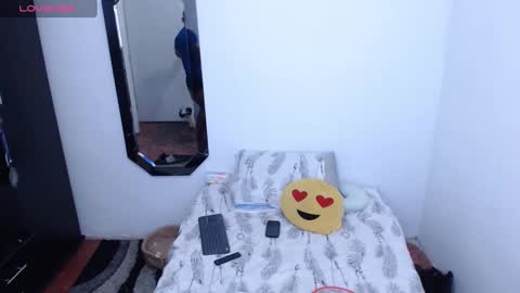Snapshot of leo_muscleboy chatting on February 21, 1:44 am Leo online show from February 21, 1:44 am