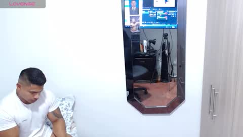 Snapshot of leo_muscleboy chatting on October 3, 2:49 am Leo online show from October 3, 2:49 am